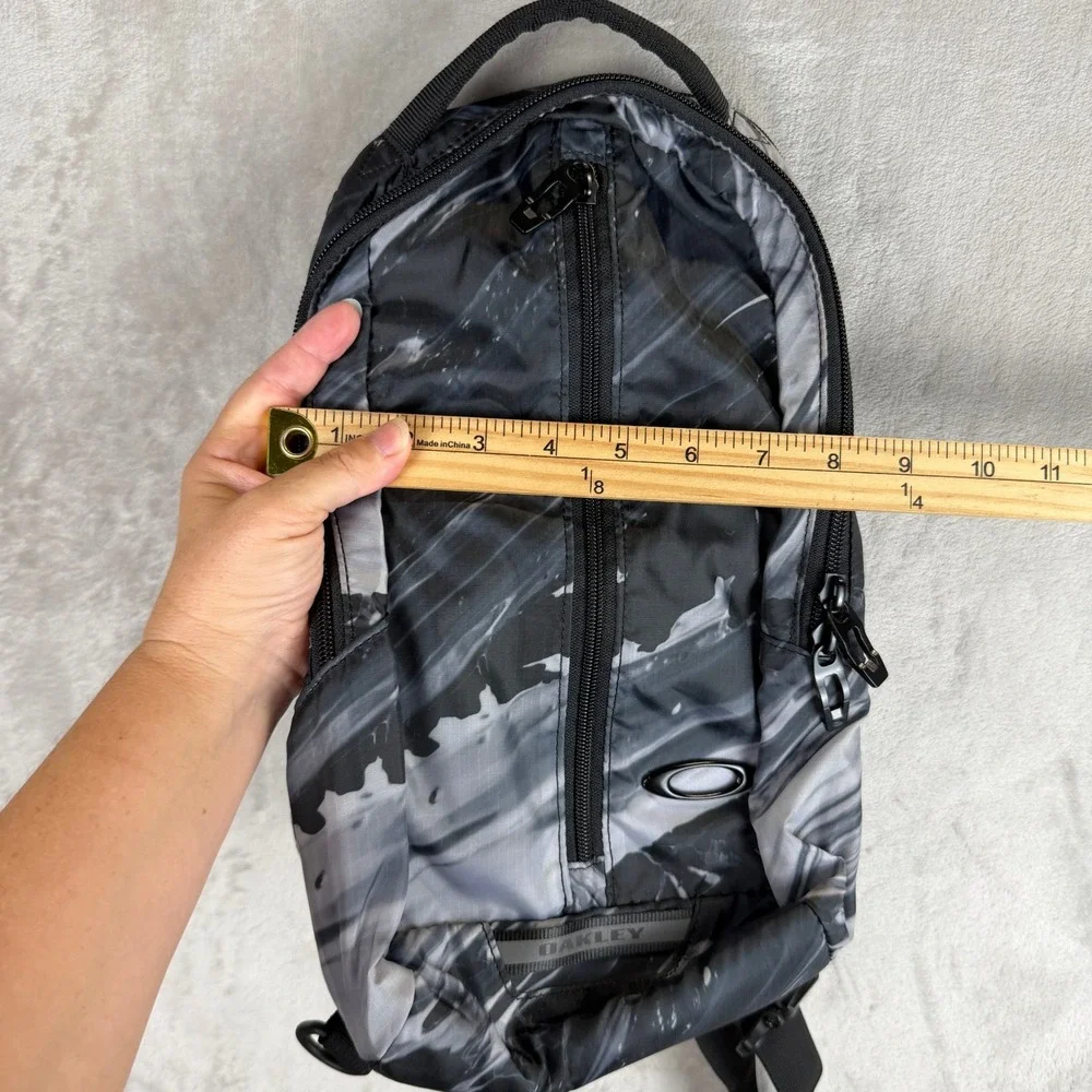 Oakley street sling